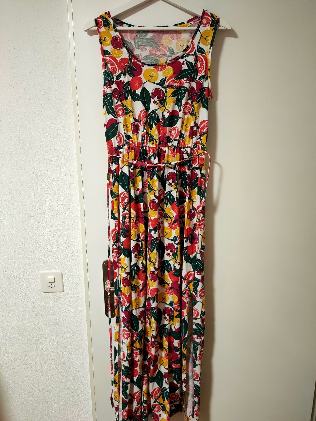 Vestiti: Sommerliches Maxikleid mit Fruchtmuster, Grösse 42 – Usato da Oberrohrdorf venduto da Karin84