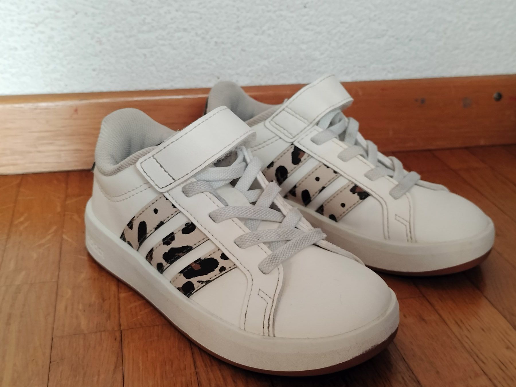Adidas Scarpe per ragazze: Baskets adidas, 28, état neuf – Usato da Hauteville venduto da mhk_ck5h