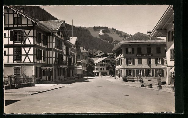 Cartoline postali: Zweisimmen, Dorfstrasse mit Hotel Simmen – Usato da Berlin venduto da bartko-reher