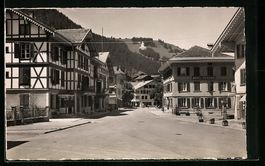 Zweisimmen, Dorfstrasse mit Hotel Simmen