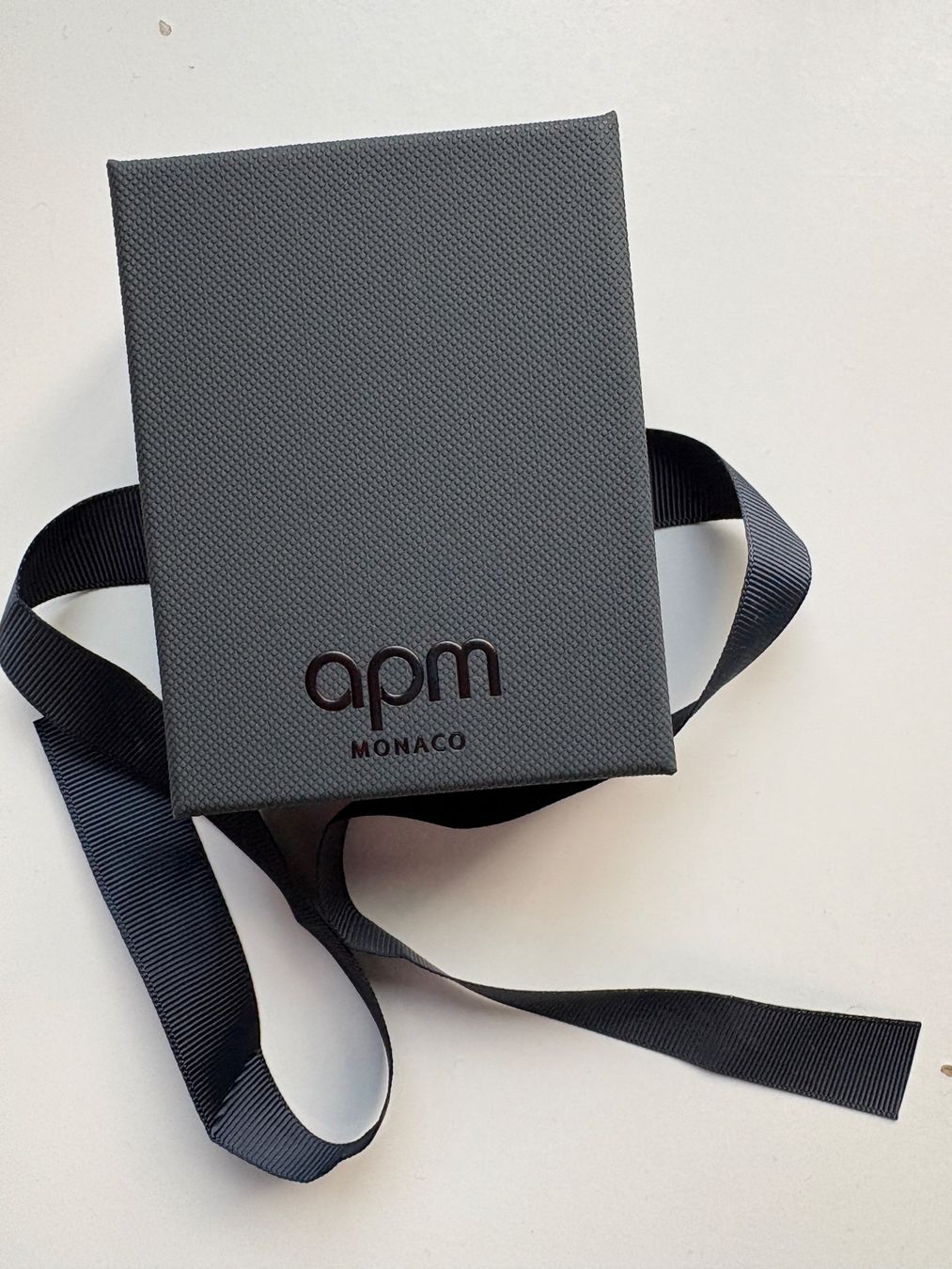 Anelli: APM Monaco Ring mit Morsecode Gr. 52 Silberfarben mit Box – Usato da Luzern venduto da poe_5fml 4