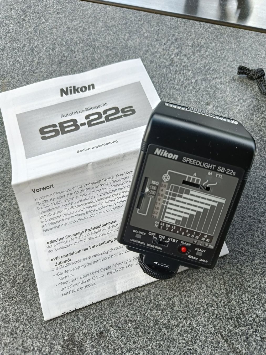 Nikon Flash: Nikon Autofokus Blitzgerät SB-22s – Usato da Reitnau venduto da oliviaorphelia