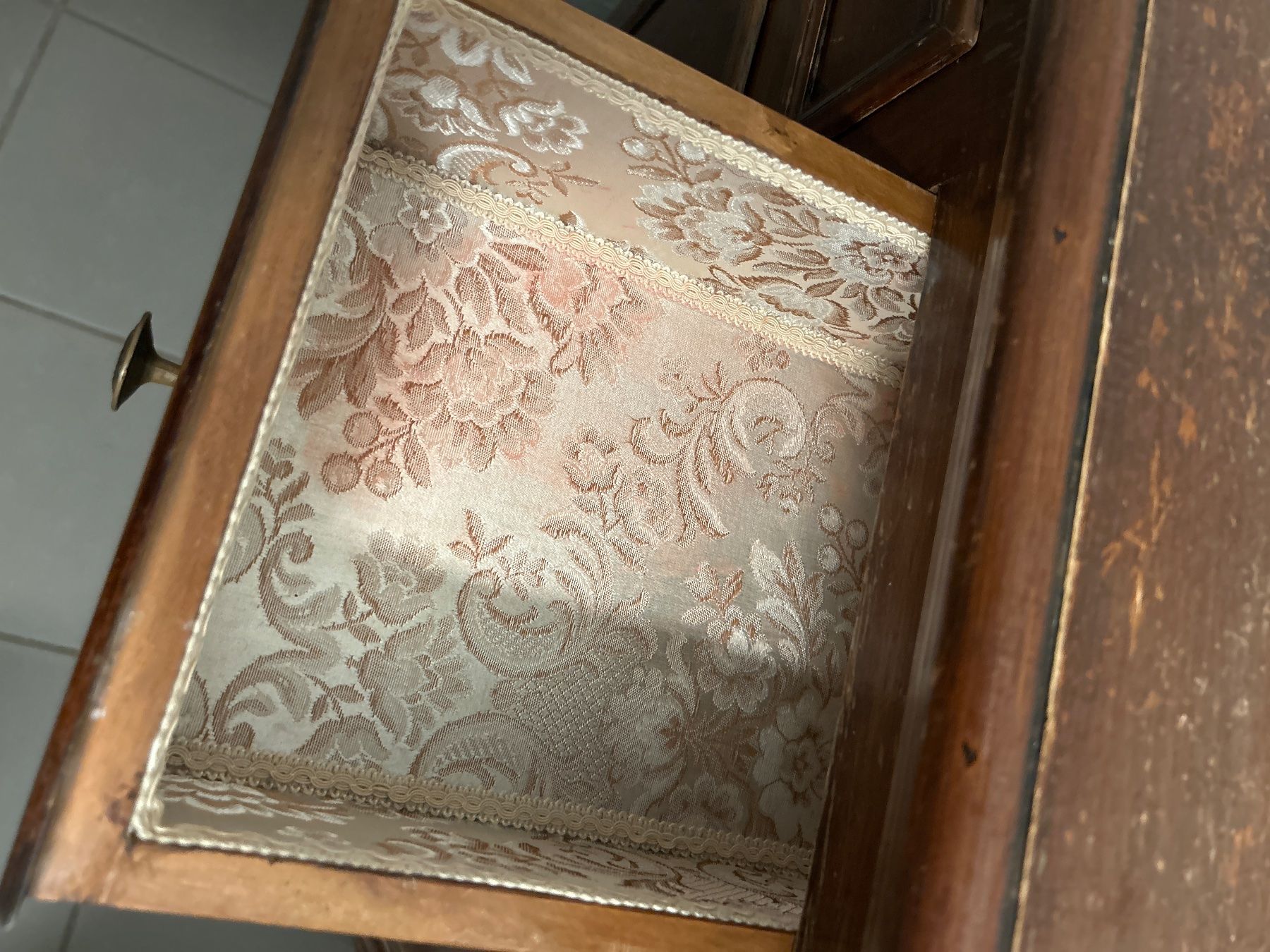 Cassettiere: Alte Kommode / Sideboard – Usato da Zürich venduto da sampions 5