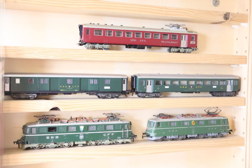 Märklin/Fleischmann 2 x E-Lok SBB Ae 6/6 H0 + Wagen Set (Gebraucht) in ...