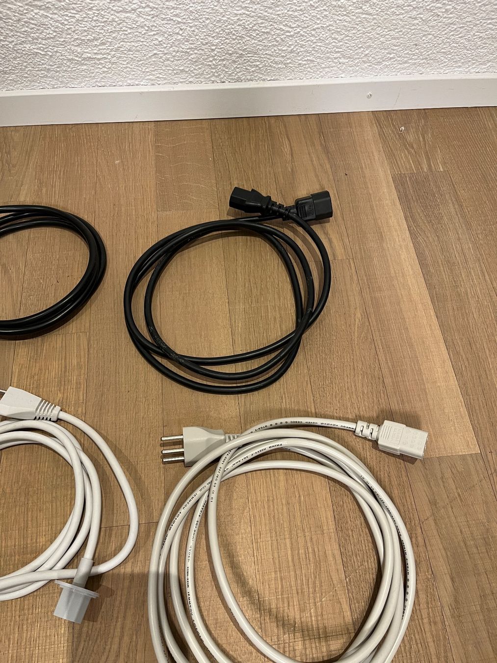 Cavi: Verschiedene Kaltgerätekabel – Usato da St. Ursen venduto da Stepz 3