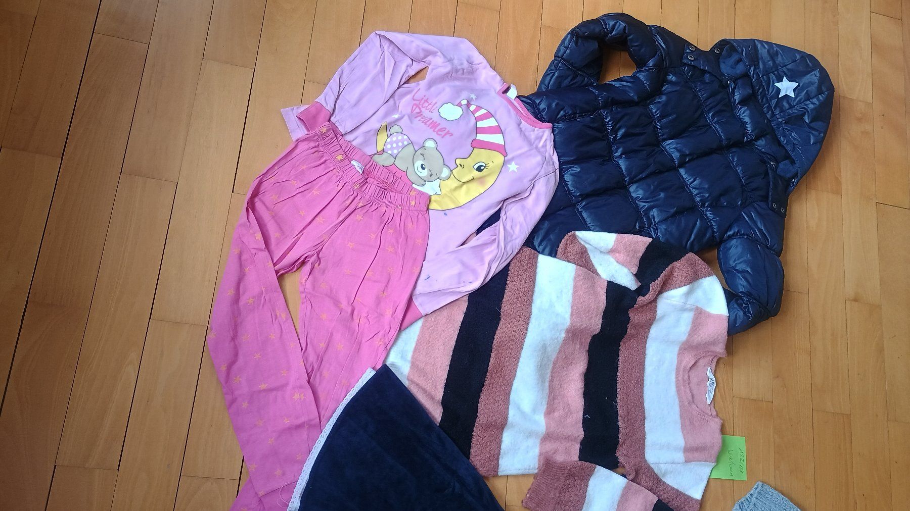 Kleiderpakete & -sets: Mädchen Kleiderpaket Gr. 122/128 Winter – Gebraucht aus St. Gallen von takalusu 1