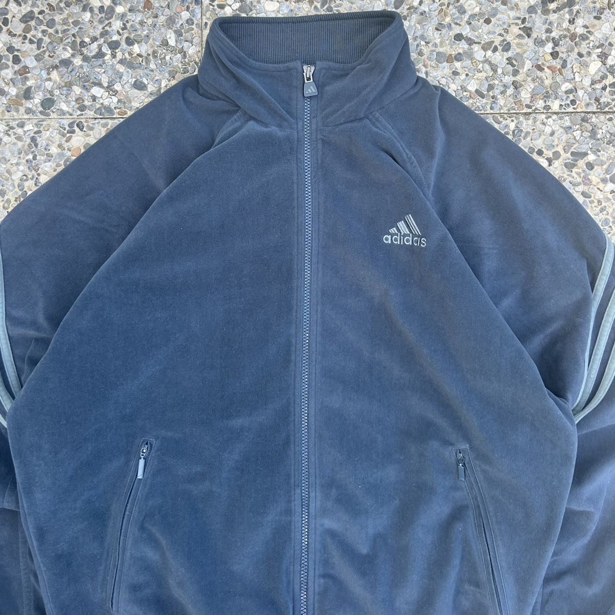 Adidas Vestes: Vintage Adidas velour track jacket blue – D'occasion à brent par fukusapes 1