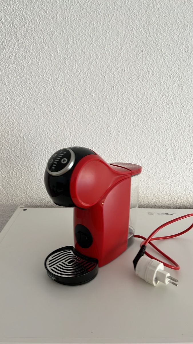 Kaffeemaschinen & Espressomaschinen: Kaffeemaschine rot Dolce Gusto  – Gebraucht aus Uster von Kannabie