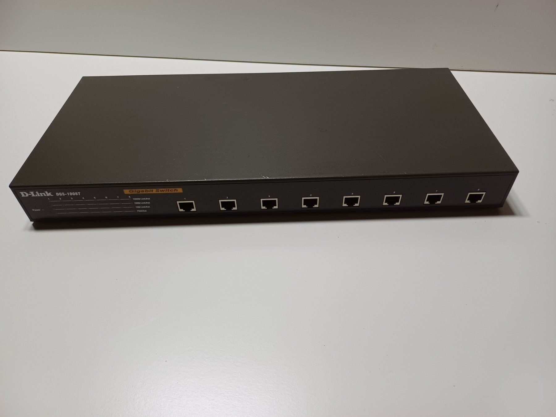 Hub & Switch: D-Link DGS-1008T 8Port 1 GB Switch – Usato da Gümligen venduto da Pogu1