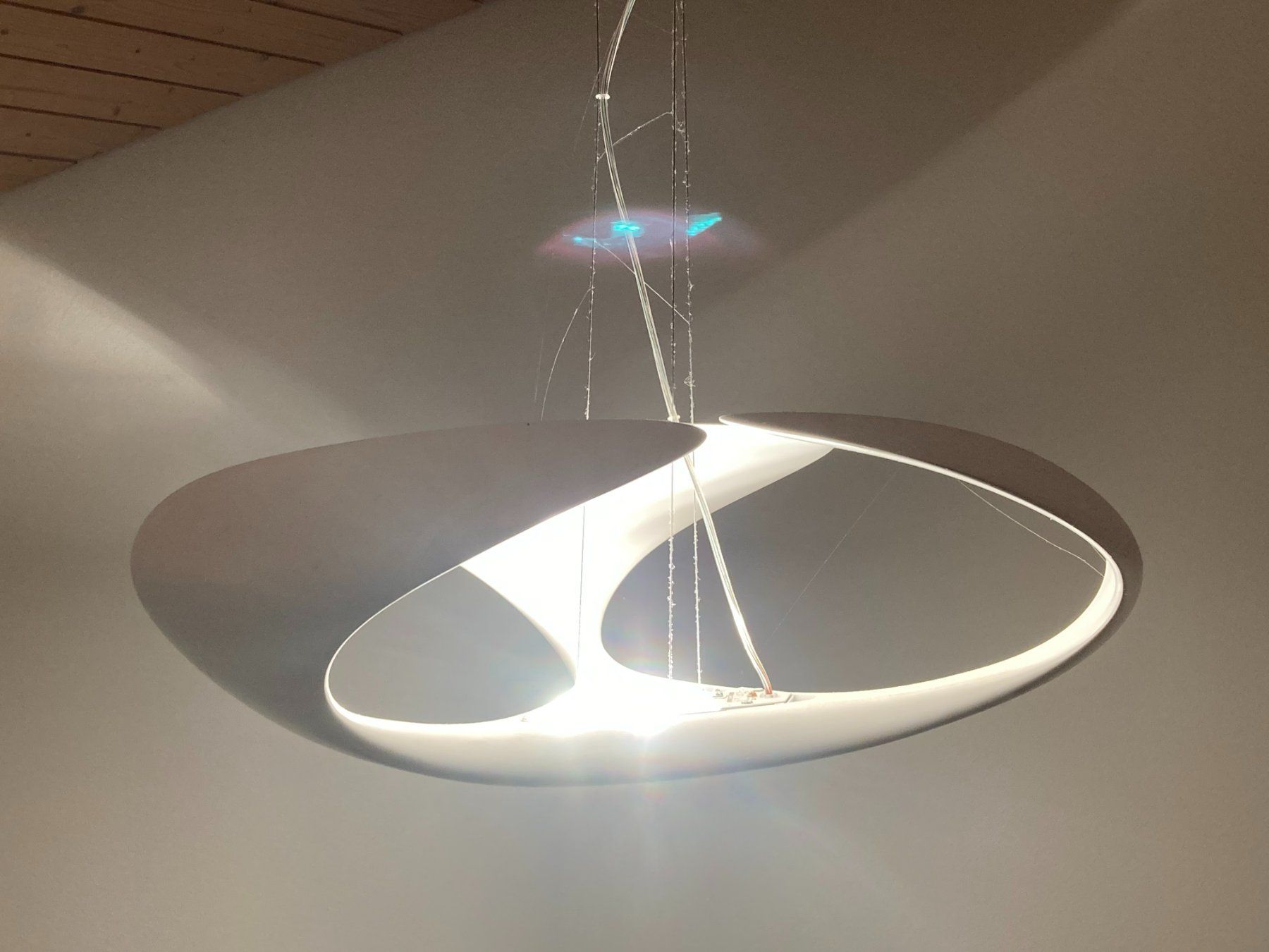 Lampade: Hängeleuchte Kundalini Clover LED weiss – Usato da Weggis venduto da GuidoLori 3