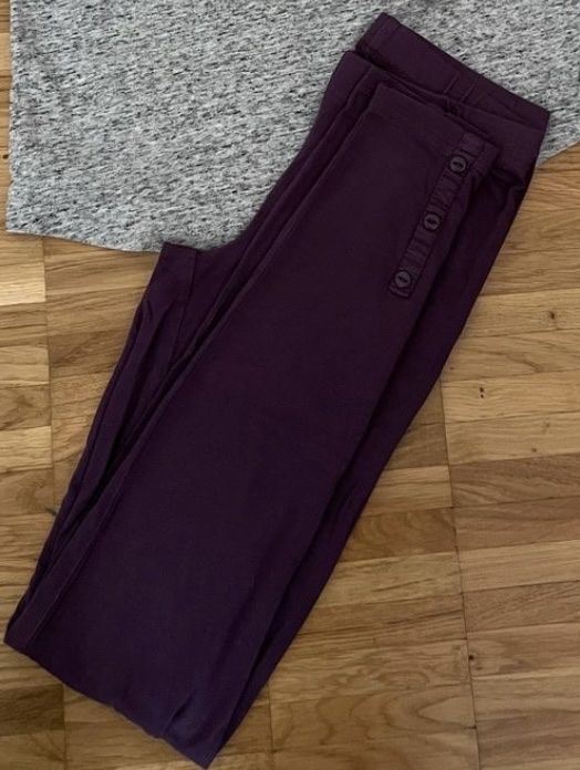 Calze & Collant: Leggins - Taille XS- Couleur Prune – Usato da Pont-de-la-Morge (Sion) venduto da hel_bh28