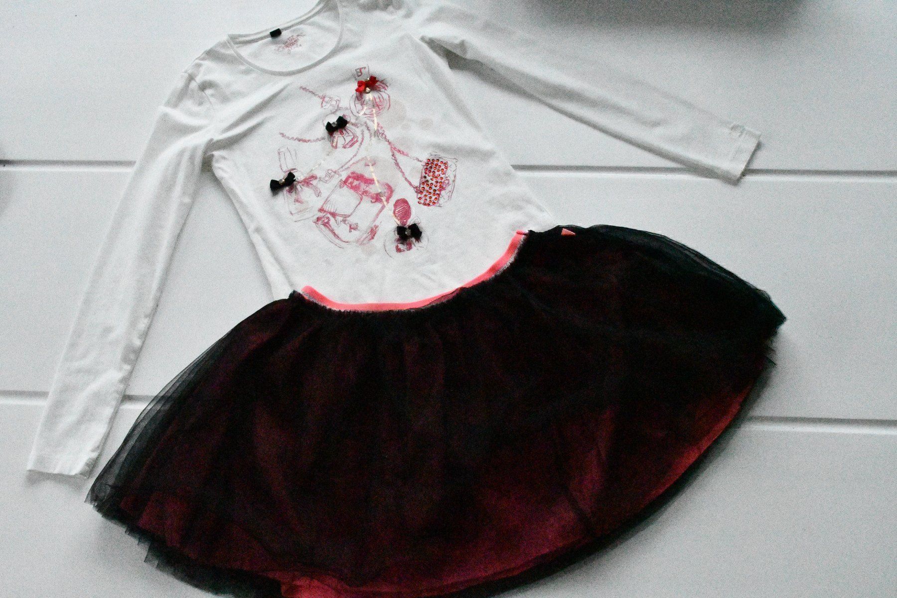Lotti & Set di vestiti: neu Rock, Tshirt SuperSash gr.152 – Usato da Nuglar venduto da Korsika2