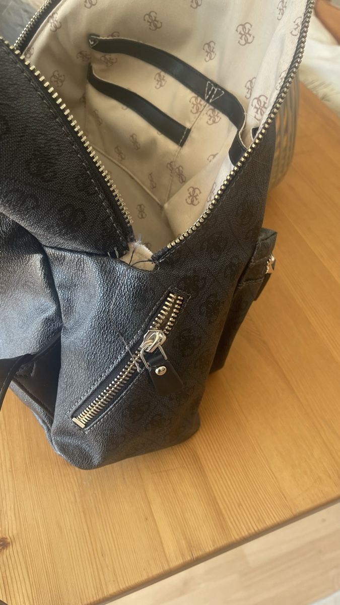 Guess Zaini: Rucksack Guess – Difettoso da Altenrhein venduto da Luke2015 3