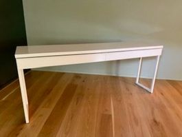 Konsolentisch aus der IKEA Besta Burs-Kollektion 1980--er