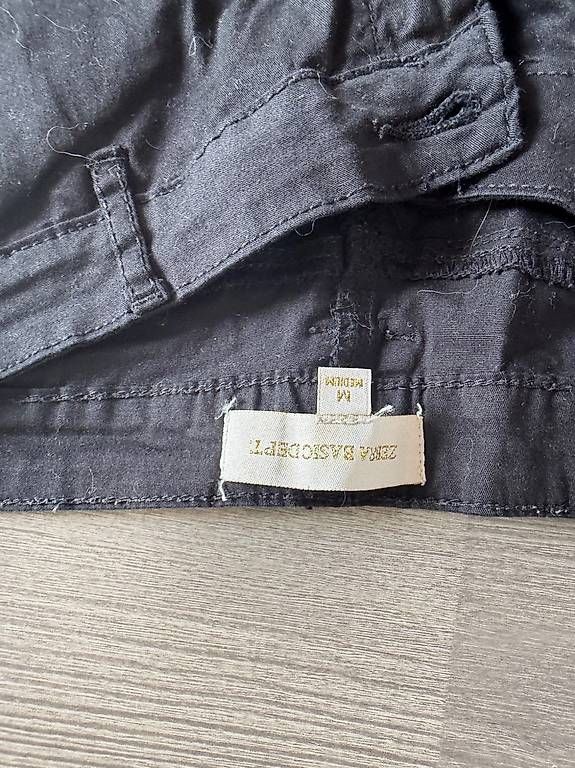 Pantaloni: Short noir à revers – Usato da Plan-les-ouates venduto da Jordane.S 1