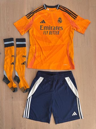 Real Madrid Trikot, Hose, Socken, Gr. 164 (13-14y)