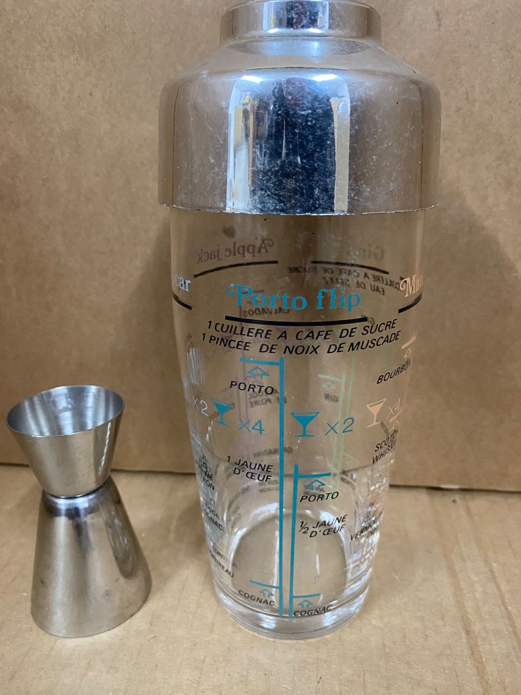 Contenitori & Simili: Shaker gebraucht alt mit Massbecher – Usato da Eschlikon TG venduto da 1.- 4