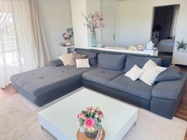 Modernes Ecksofa mit Schlaffunktion – Neuwertiger Zustand