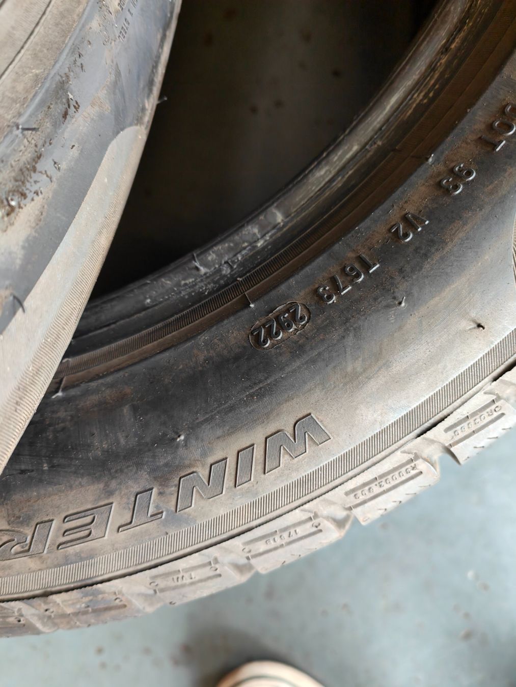 Pirelli Pneus & Kompletträder: Winterreifen 245/50 R18 – Gebraucht aus Oberengstringen von Reifen-Lagerverkauf 4