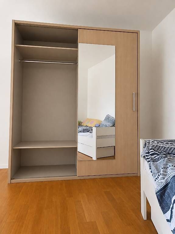 Armadi: Kleiderschrank mit Spiegel – Usato da Zürich venduto da Cistovic 1
