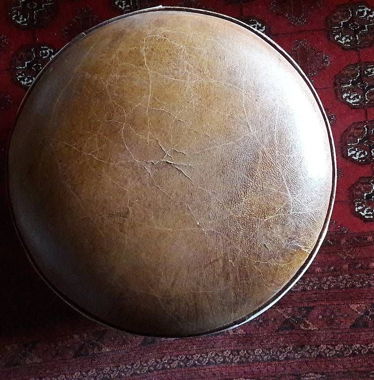 Tabourets: Antiker "Charleston Pouf" – D'occasion à Sigriswil par 11p_9psj 2