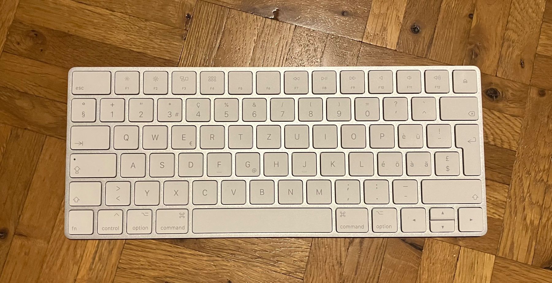 Apple Tastaturen: Apple Magic Keyboard CH (Schweizer Layout) – Gebraucht aus Winterthur von  1