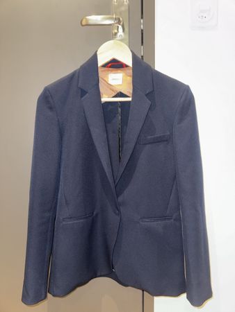 Navy blue fitted blazer