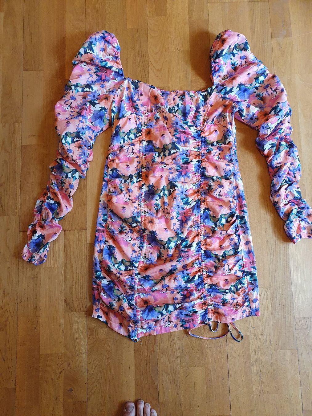 Blusen: Damenkleid Pretty Little Thing grösse 44 – Gebraucht aus Zürich von loosebone