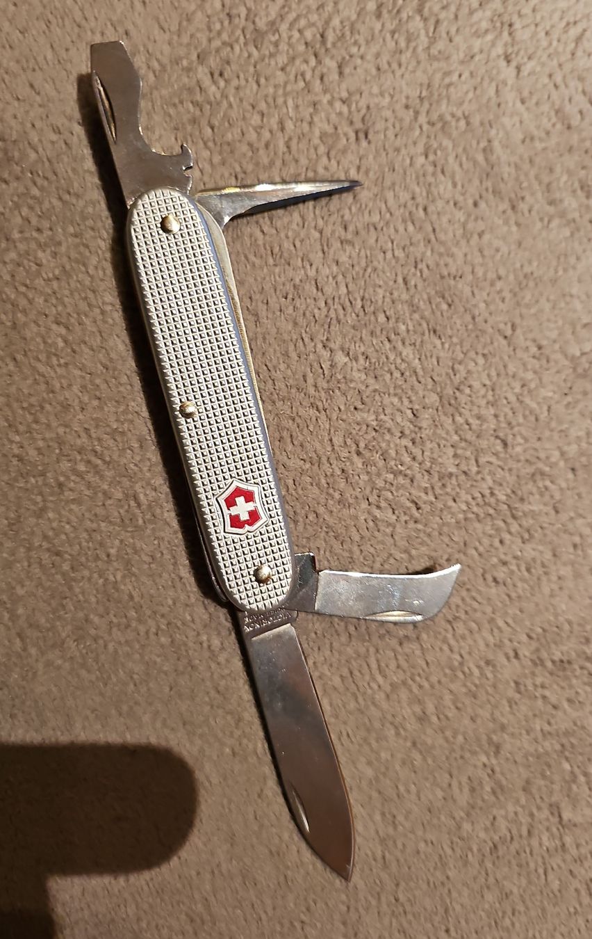 Victorinox Taschenmesser: Victorinox Taschenmesser silber – Gebraucht aus Ferden von jemyce