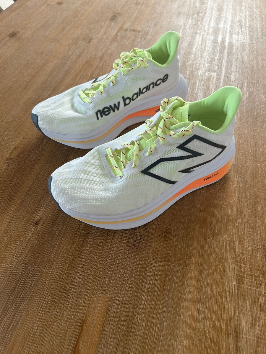 New Balance Damenschuhe: New Balance FuelCell SuperComp Trainer v2  – Neu (gemäss Beschreibung) aus Langnau i.E. von JUFST