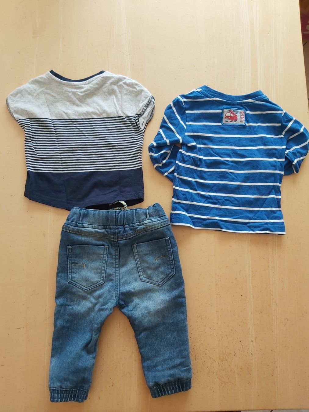 Lotti & Set di vestiti: Hosen, pulli, T-shirt Gr.74 junge – Usato da Disentis/Mustér venduto da epa_862v 1