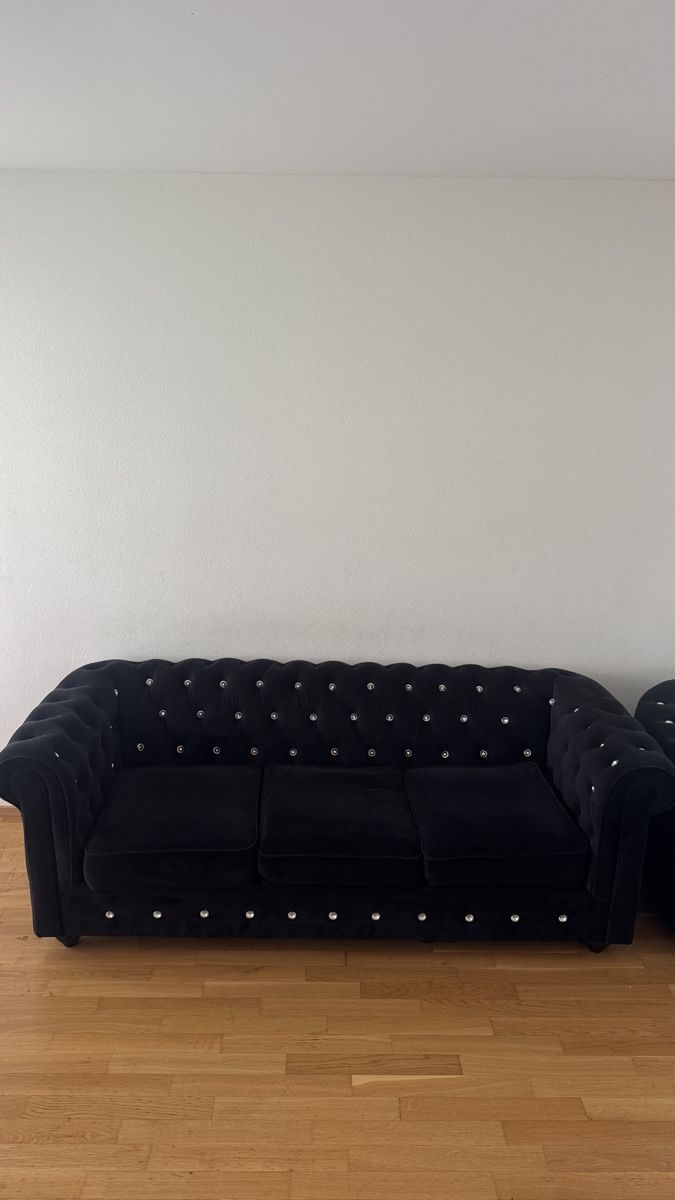 Chesterfield Sofas: Schwarzes Chesterfield Sofa 3 + 1 – Gebraucht aus Neuendorf von B.Bolliger 2
