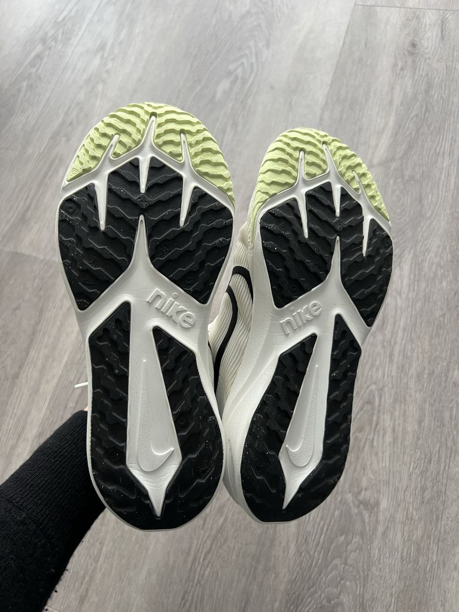 Nike Chaussures garçon: Nike - basket - taille 40 – D'occasion à Ste-Croix par Caramel31 3