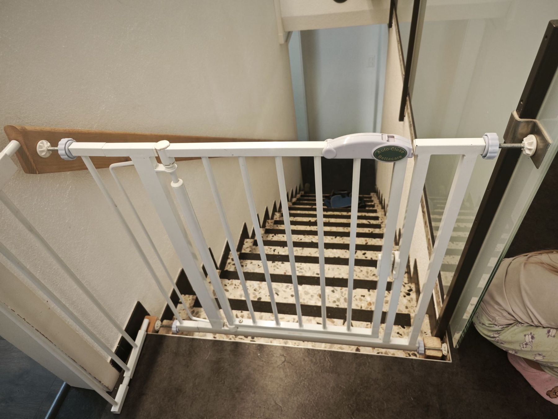 Tutto per la sicurezza: Treppenschutzgitter Bettacare Auto-Close gebraucht – Usato da Riedtwil venduto da Allesmussweg-