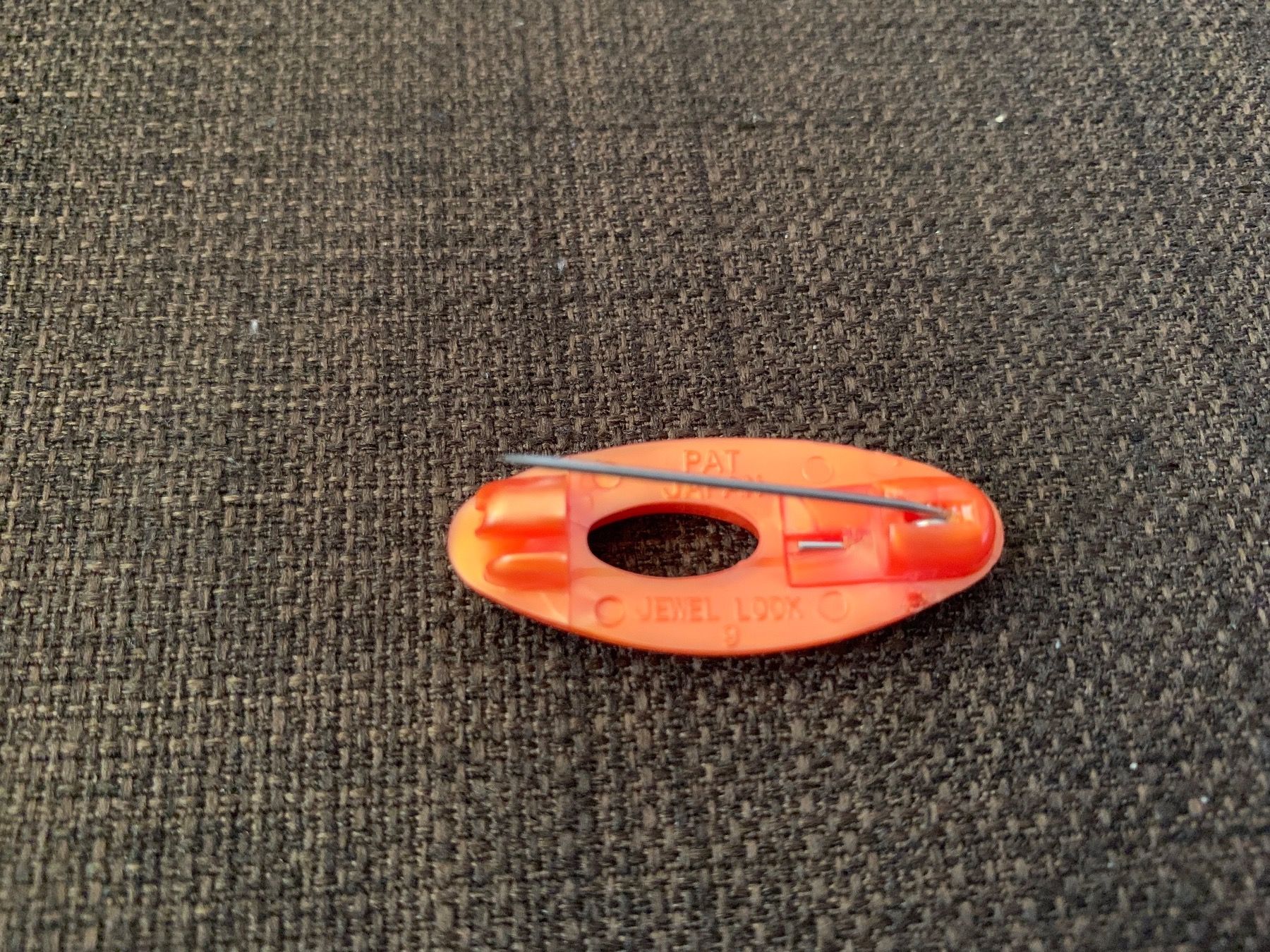 Spille & Fermagli: Hijab-Pin / Sicherheitsnadel orange – Nuovo e nell'imballaggio originale da Grenchen venduto da SweetiesCH 1