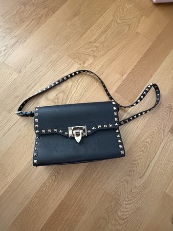 Valentino Garavani Tasche schwarz mit Nieten guter Zustand