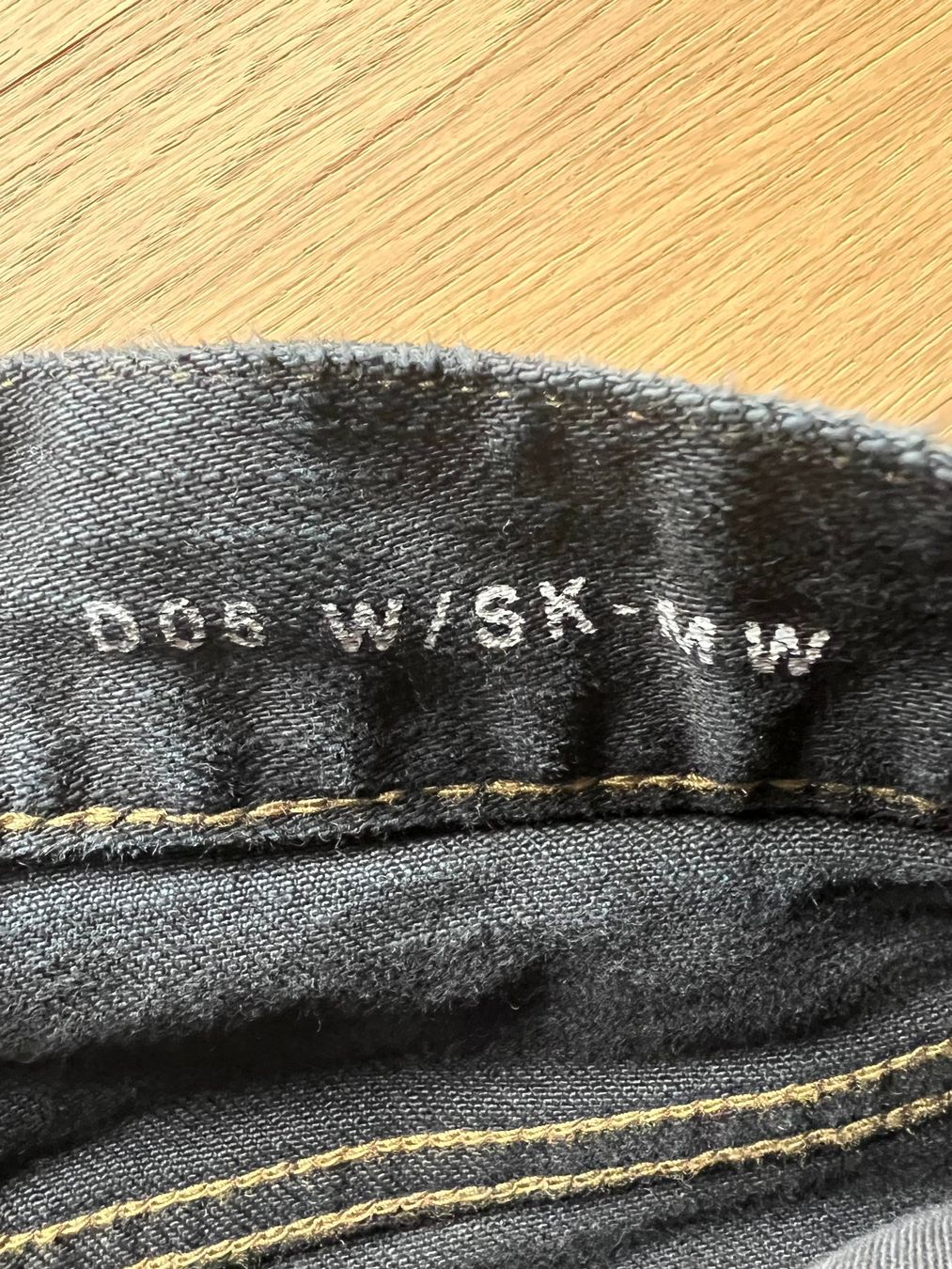 Saint Laurent Jeans: Saint Laurent destroyed Jeans schwarz – Nuovo (secondo la descrizione) da Zollikon venduto da Chica13.11. 2