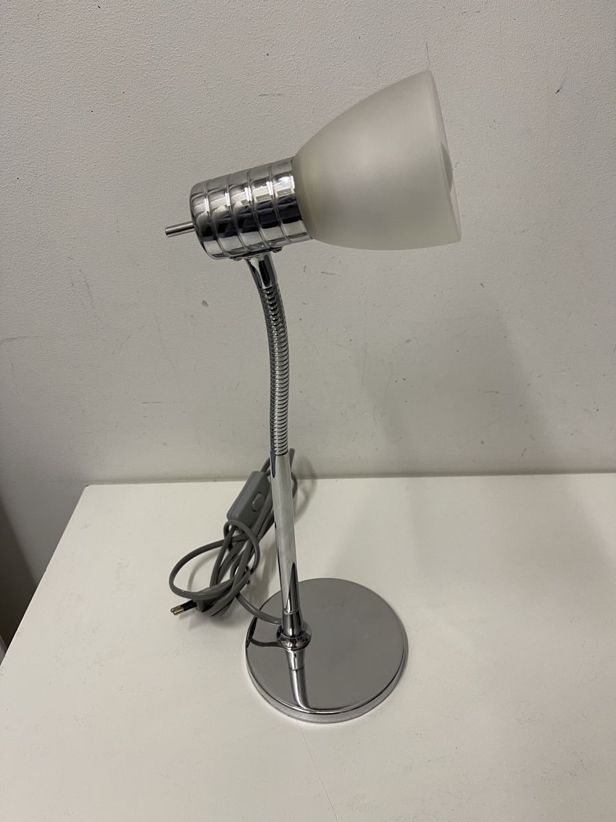 Scrivanie: Knickbare Schreibtischlampe, Tischlampe, Chrom – Usato da Sutz venduto da Stampfli2 3