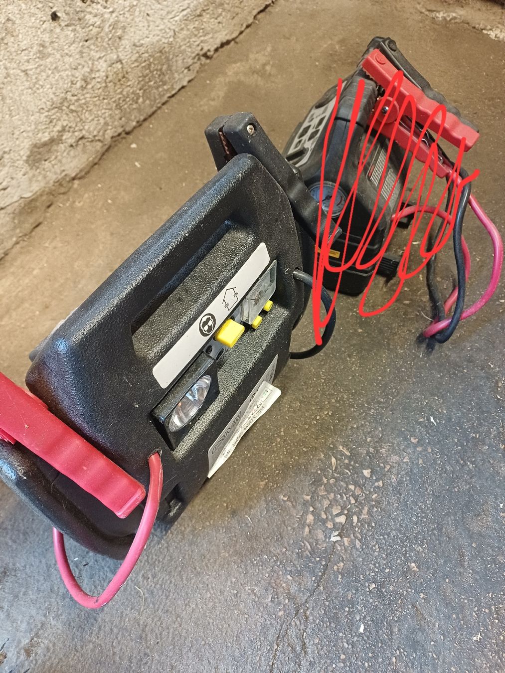 Chargeurs de batterie: Starthilfe Gerät – Défectueux à Seewen SO par Jonas-03