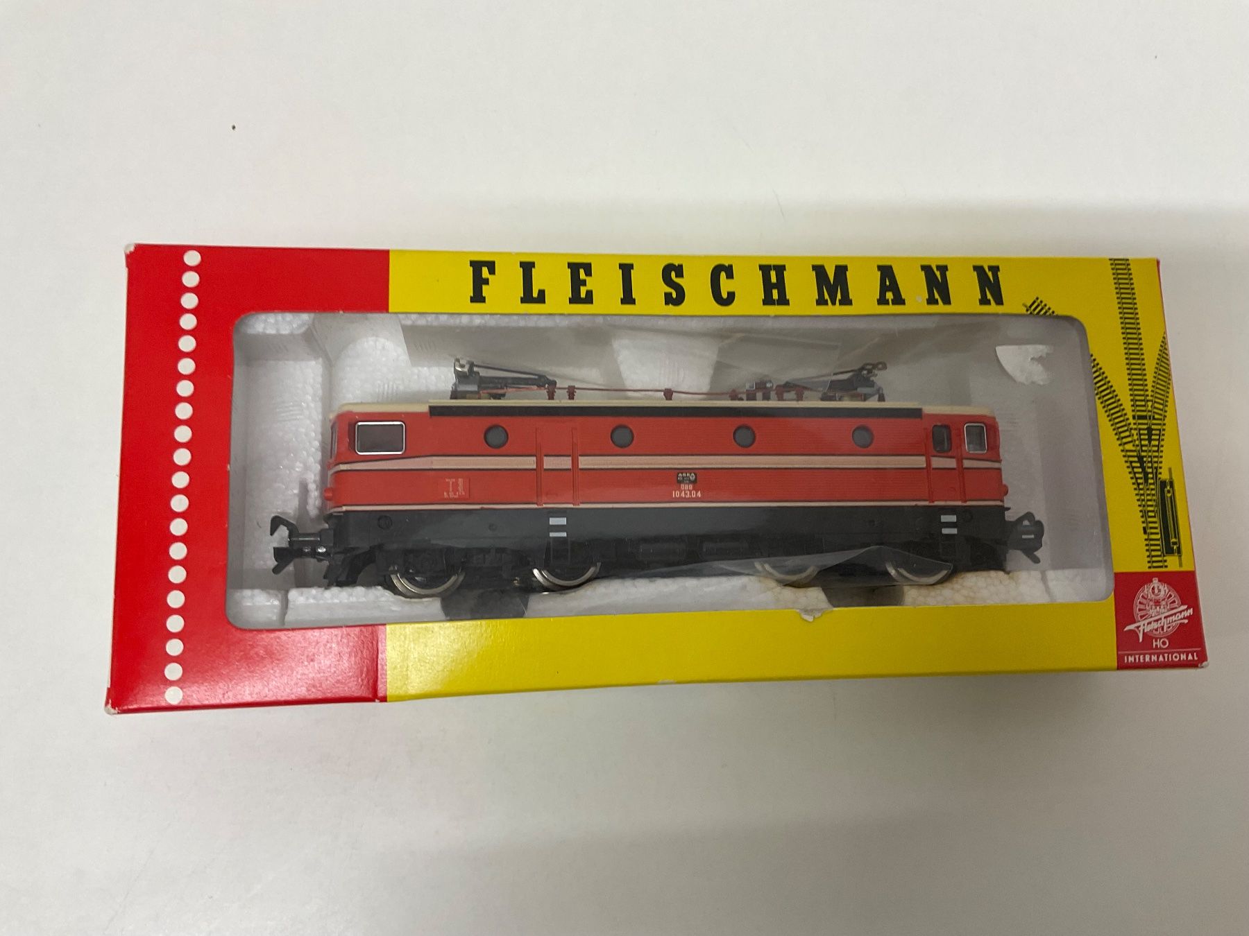 Fleischmann Trains électriques: Fleischmann H0, 1043 ÖBB, Bespielt mit Verpackung – D'occasion à Chur par Chur75 6