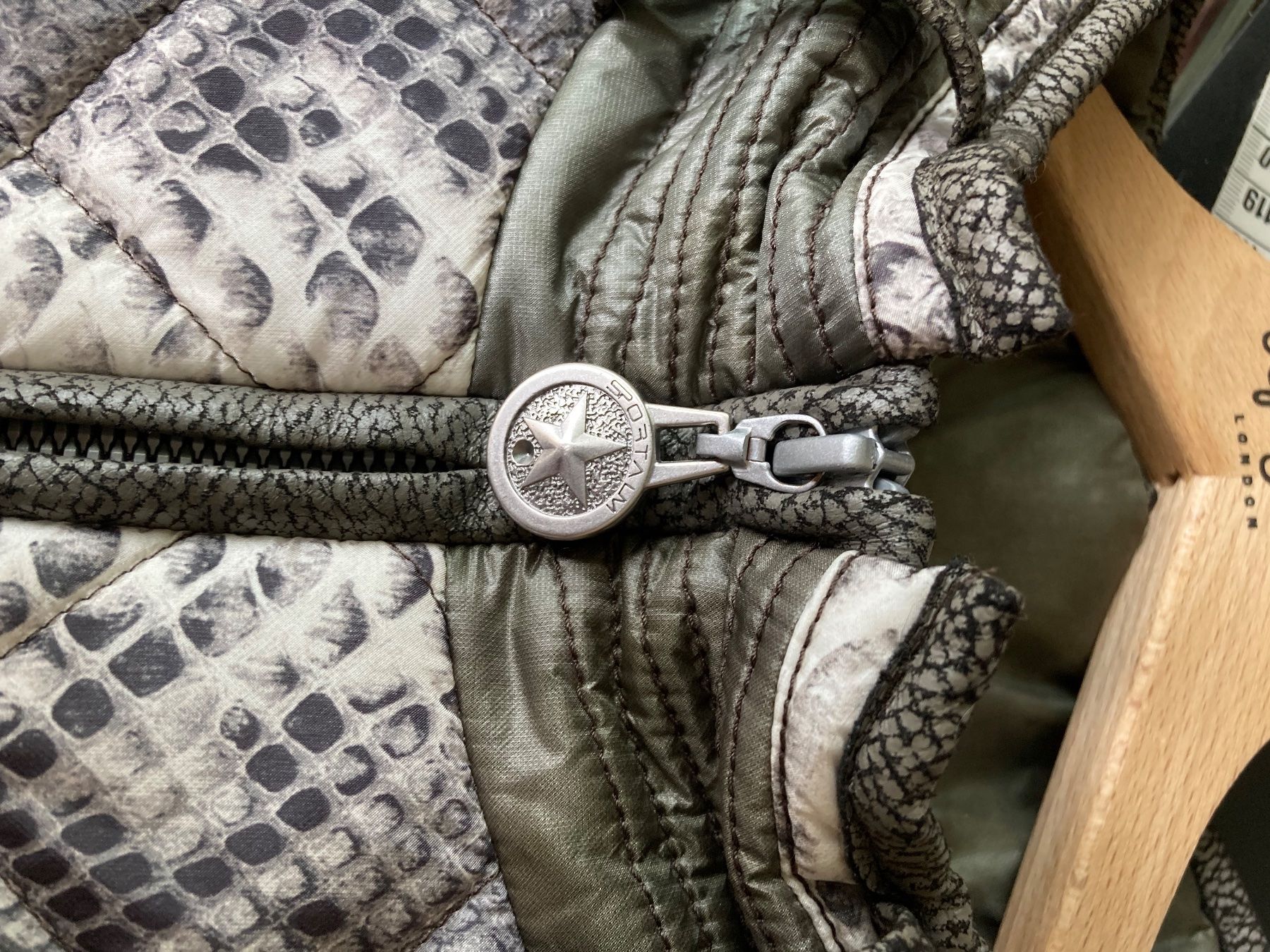 Sportalm Vestes: Aussergewöhnlich Sportalm Winterjacke Python Print Grösse 42 – D'occasion à Geroldswil par sch_7t97 3
