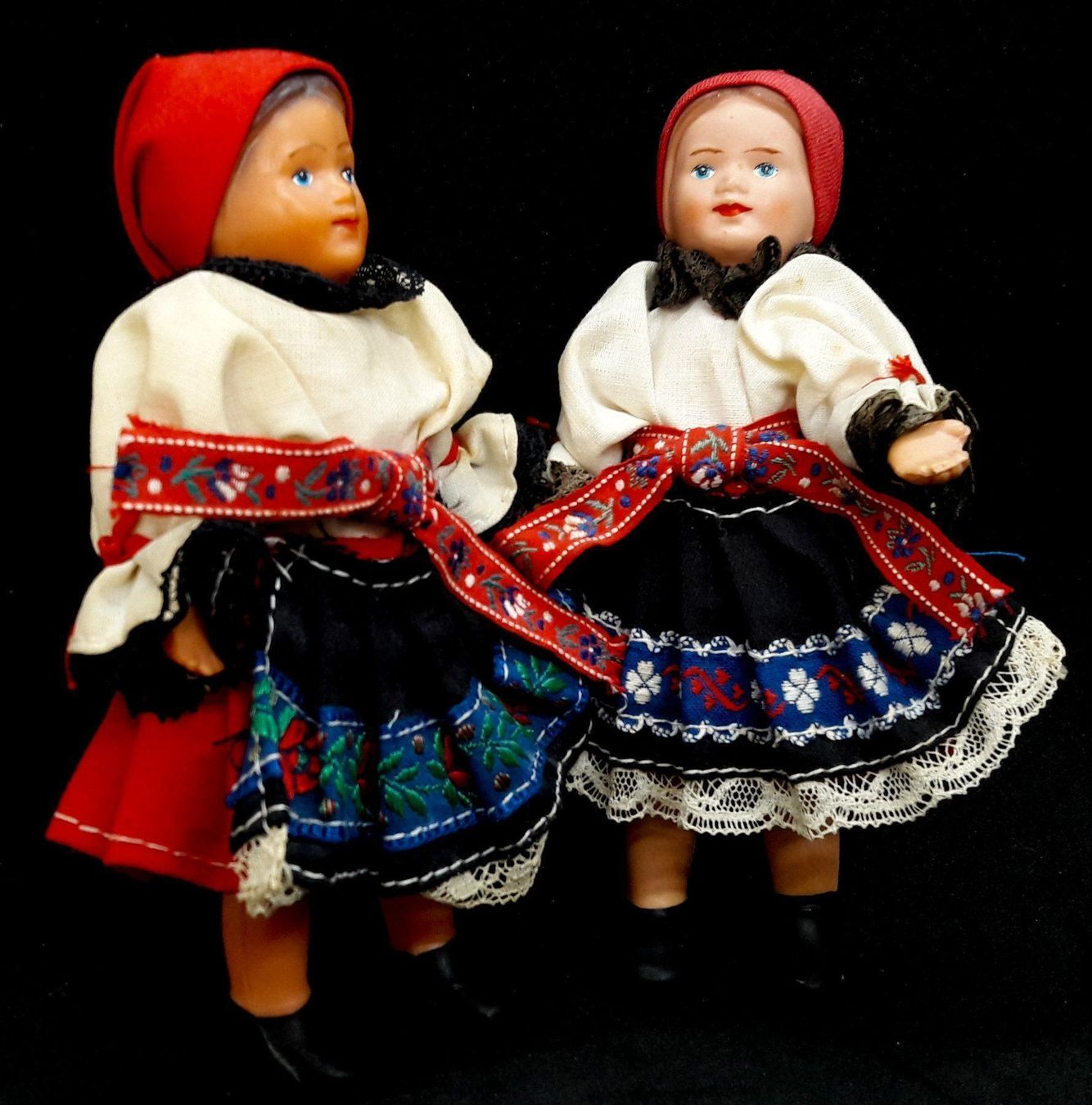 Bambole: 2x Trachtenpuppe mini folklo poupée – Usato da Tavannes venduto da Brocashop