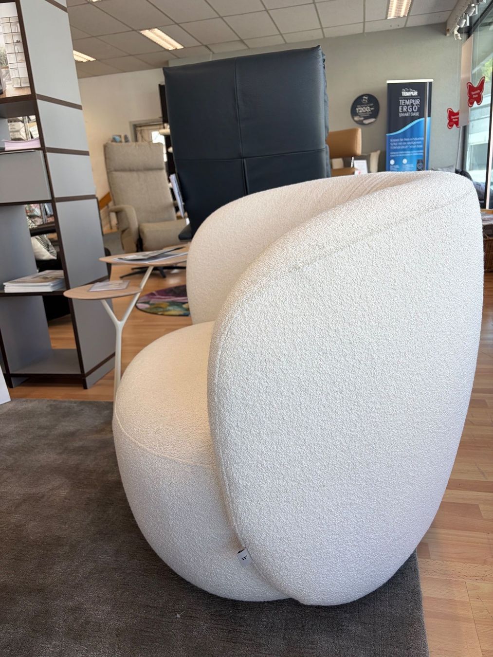 Poltrone: Sessel Ovata – Nuovo (secondo la descrizione) da Neuenegg venduto da InterieurAG 1