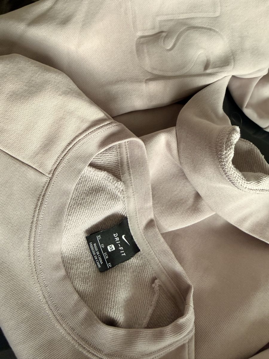 Nike Pullover & Sweatshirts: Nike Dri-FIT Damen Sport Crop-Sweatshirt XS Pulli Pullover  – Gebraucht aus Staad SG von Chirrari 5
