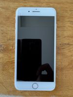 iPhone 8 Plus 64 GB Rose Gold mit Hülle und Ladekabel
