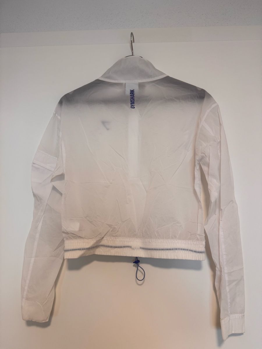 Gymshark Giacche: Gymshark white wind breaker size XS – Usato da Dübendorf venduto da ClaraS. 5