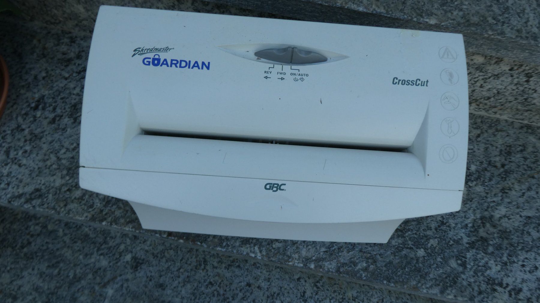 Distruggi documenti: Aktenvernichter GBC "Shredmaster Guardian" – Usato da Lausen venduto da Vectrex1