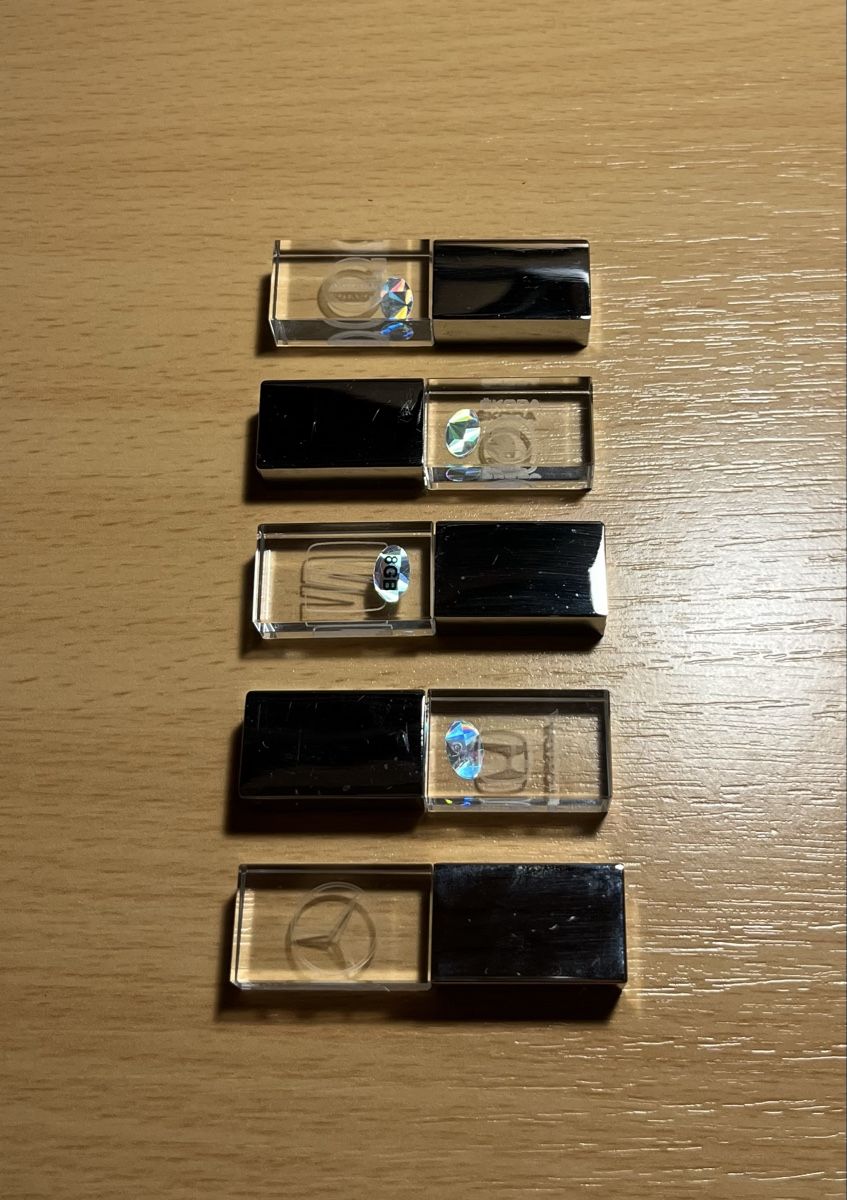 USB Sticks: Verschiedene Automarken USB Stick, 5 Stk. – Neu (gemäss Beschreibung) aus Oberriet SG von EMERE.