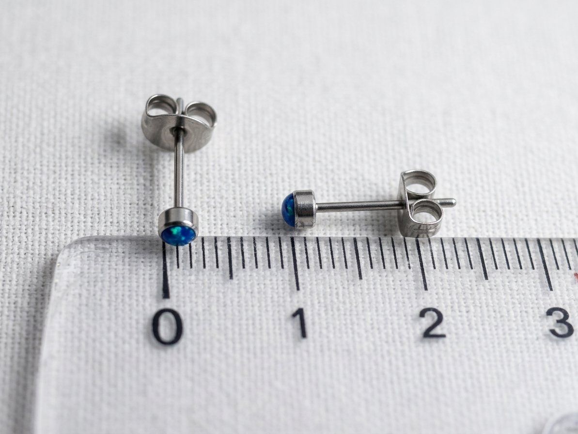 Ohrringe & -stecker: Titanium-Ohrstecker mit Opal / 3 mm – Neu und originalverpackt aus Matten b. Interlaken von kero71 3