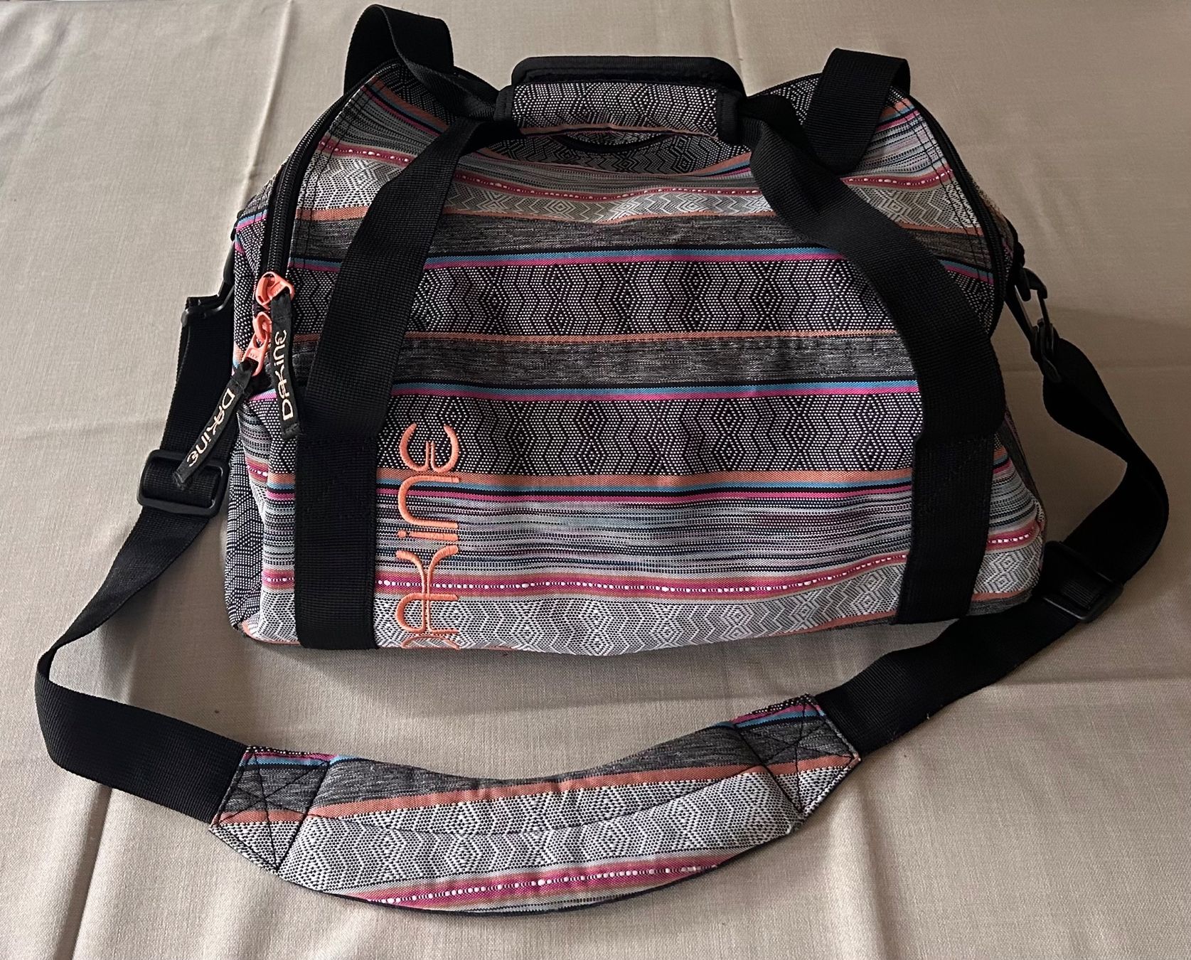 Dakine Taschen für Damen: DAKINE Reisetasche – Gebraucht aus Dättwil AG von fio_d76l